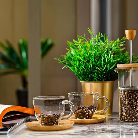 Отель Wanda Vista Стамбул Экстерьер фото A coffee press