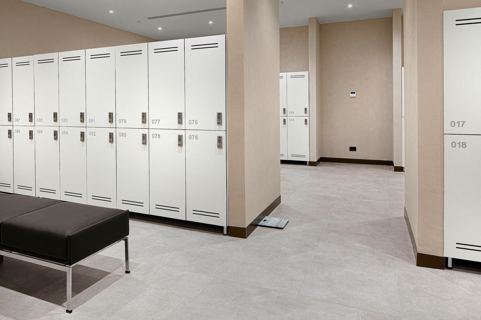 Отель Wanda Vista Стамбул Экстерьер фото Locker room