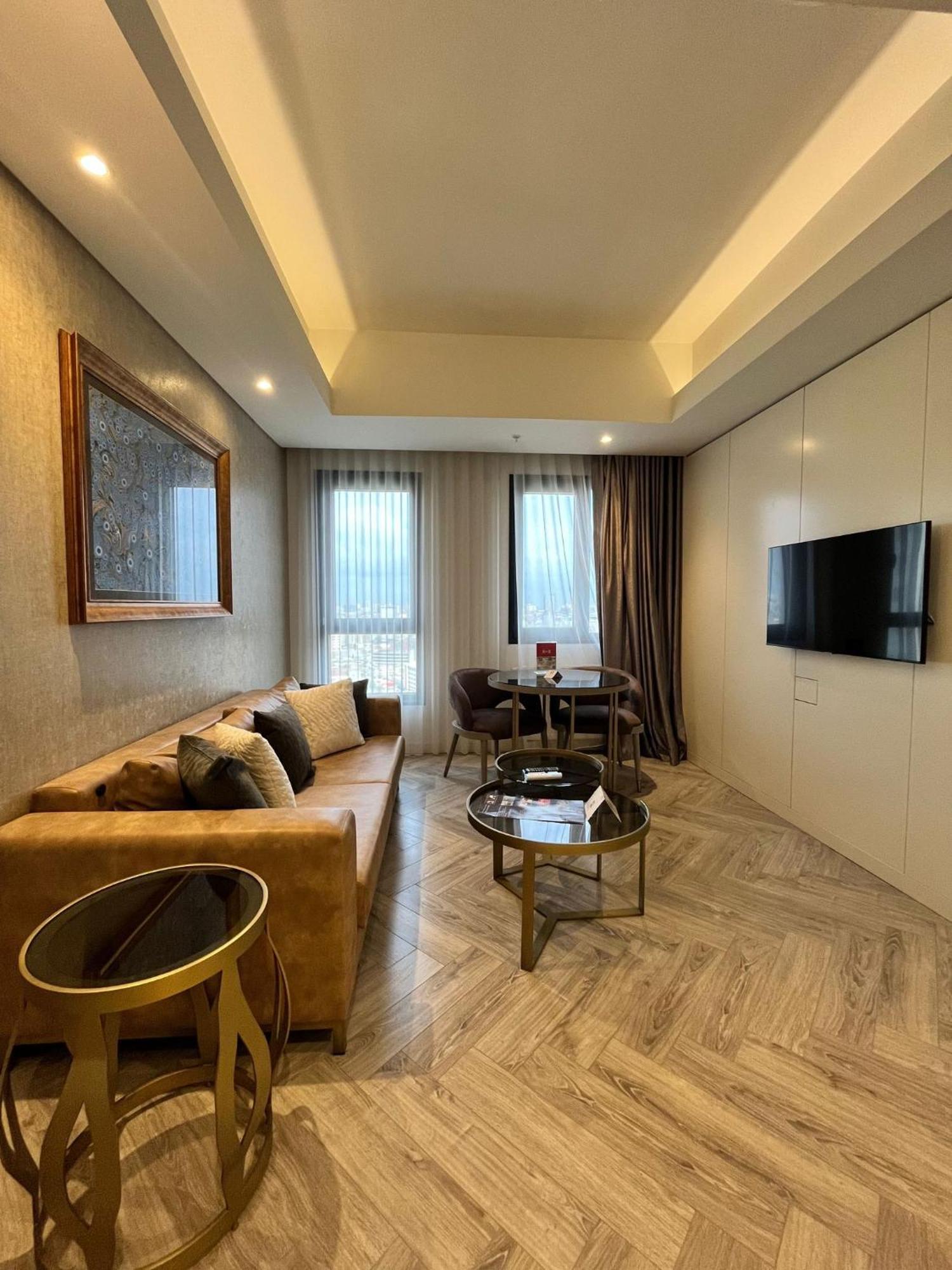 Отель Wanda Vista Стамбул Экстерьер фото A living room in a 1-bedroom apartment at The Ritz-Carlton, Chengdu